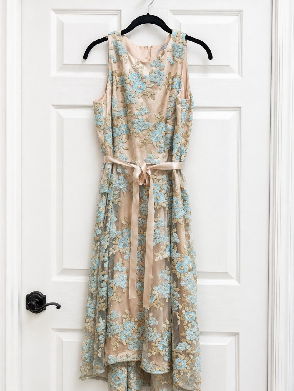 Tahari Arthur S. Levine Embroidered Floral Fit & Flare Dress | Size 6 | Like New
